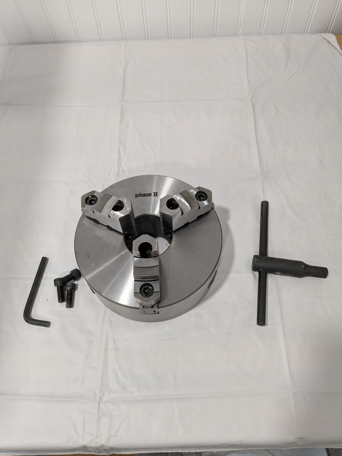 Phase II Manual Lathe Chuck: 8″, 3 Jaw, Self-Centering 559-114