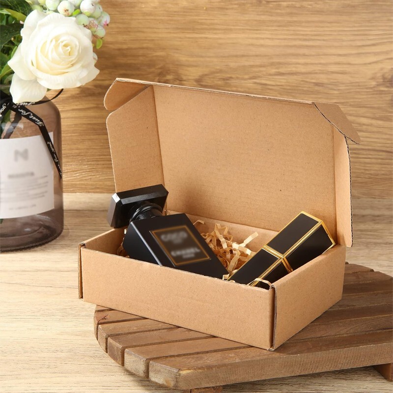 Multi-size corrugated cardboard boxes are used for packaging, moving and storage