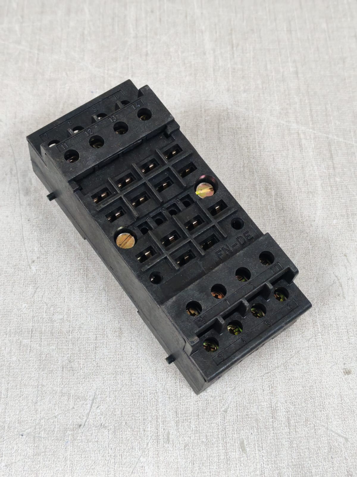 LOT 2PCS SIEMENS 7XP9013-0 SURFACE MOUNTING SOCKET