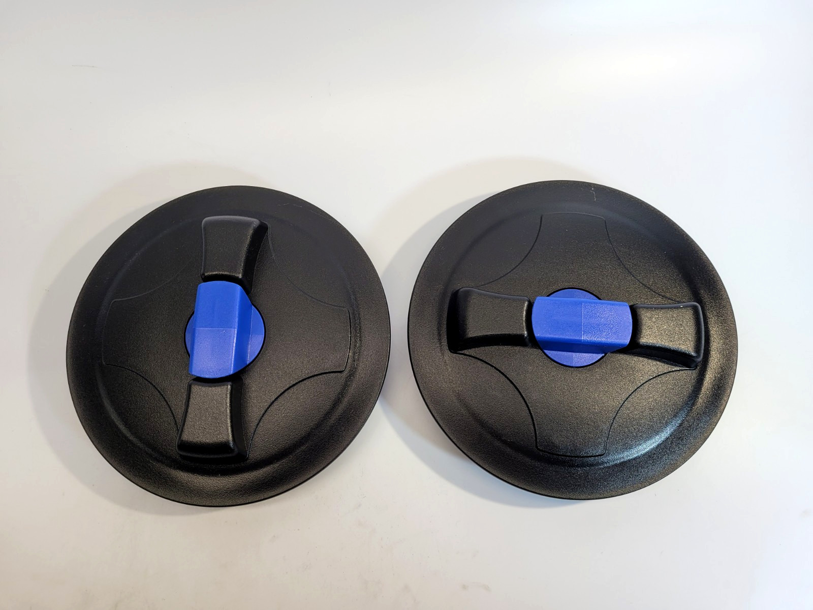 2pc. 8″ Lid with blue snap-in vent, fits Norwesco tanks after 2008
