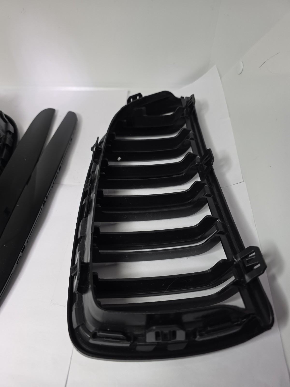 Gloss Black Front Bumper Kidney Grille Grill For BMW E90 E91 325i 335i 2005-2008