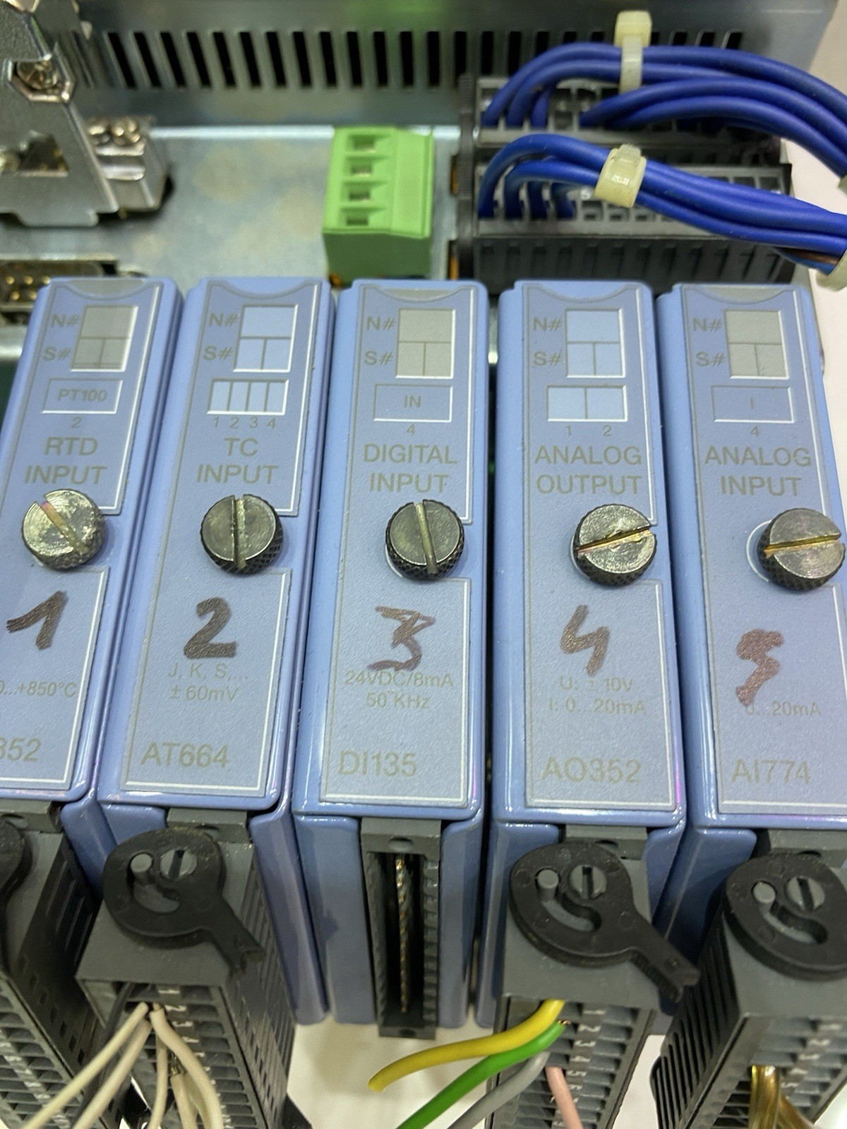 B&R PP41 4P3040.01-490 Panel PC With 3IF681.96 ,AT352,AT664,DI135,AO352,AI774