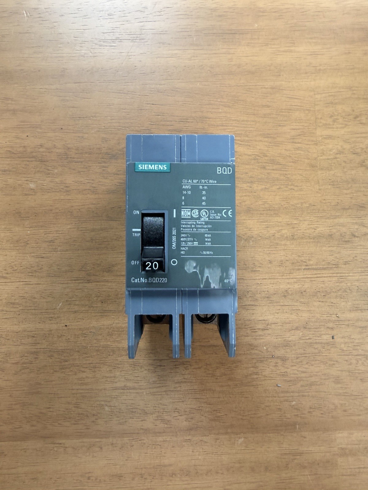 Siemens BQD220 2p 480v 20A BOLT-ON Circuit Breaker – NEW