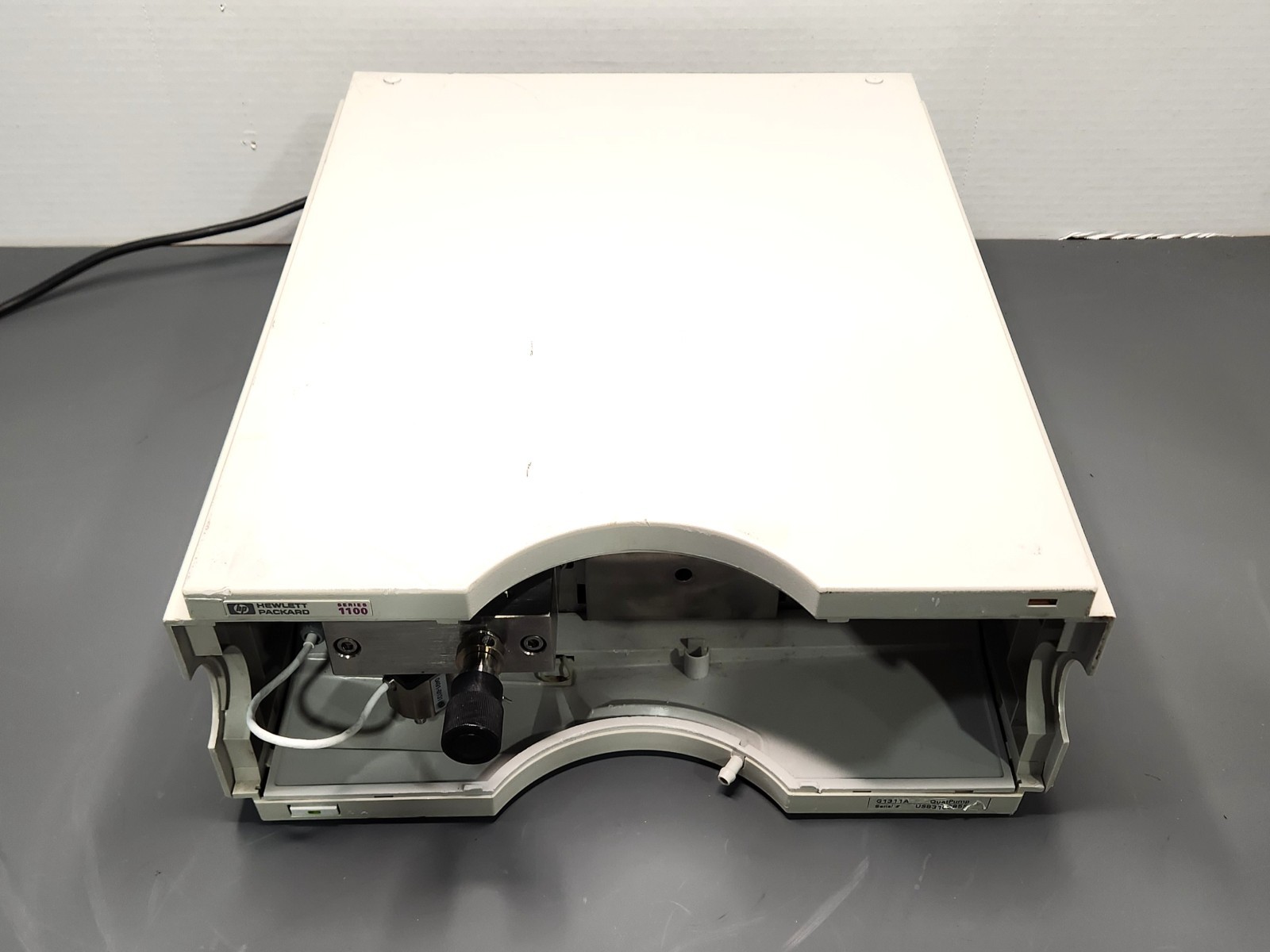 Hewlett Packard Series 1100 G1311A QuatPump HPLC Unit 100-240V AC Power Tested