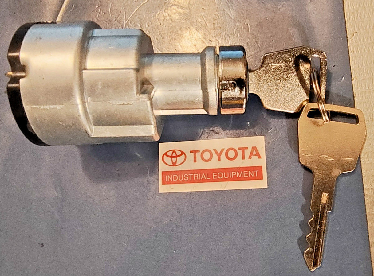 TOYOTA FORKLIFT 57510-23000-71 Key Switch 5F, 42-6,7F OLD STYLE