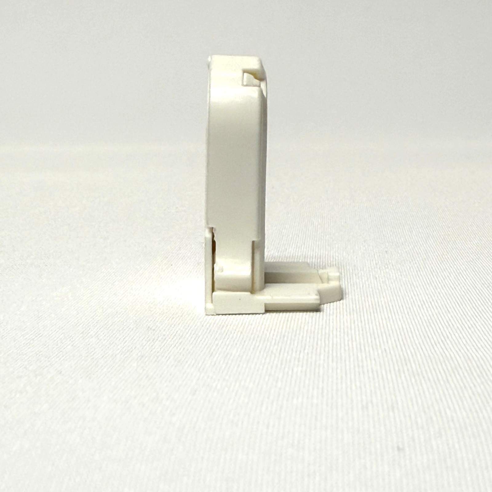 50 x Leviton 23661-SNP Shunted Lamp Holder T8/T12 LED Fluorescent Bi-Pin Socket