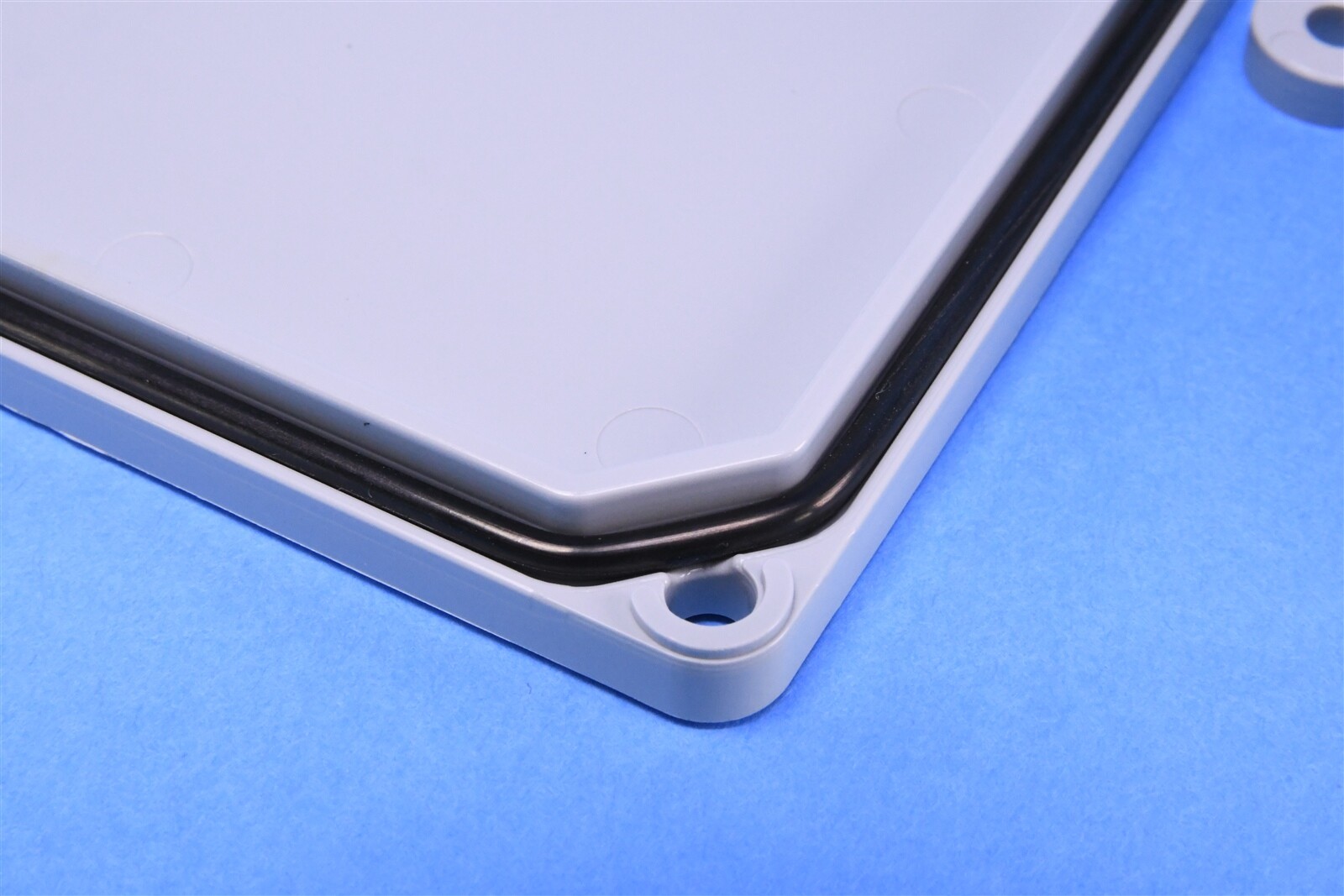 Waterproof Heavy Plastic Enclosure 4″ x 4″ x 1.5″ w/ Mounting Studs