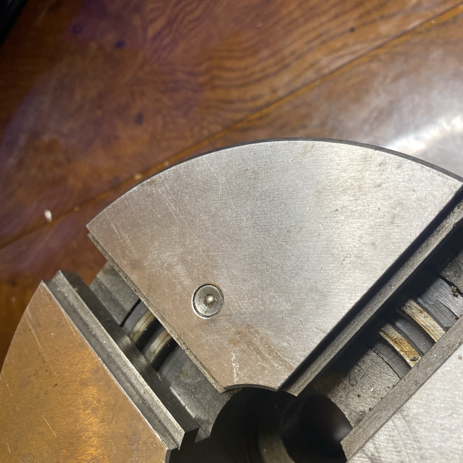 Bison Manual Lathe Chuck: 3605-6-1/4″, 4 Jaws, Self-Centering, 3000 RPM & Base
