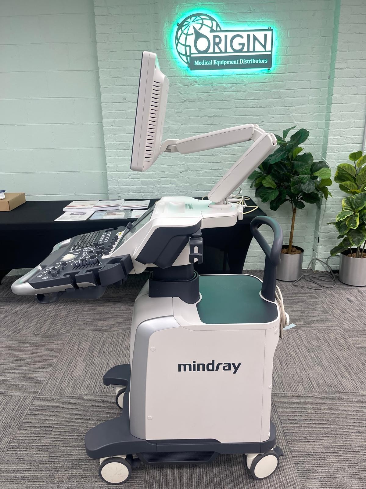 Mindray DC-8 EXP Ultrasound System w/ 2 Transducers
