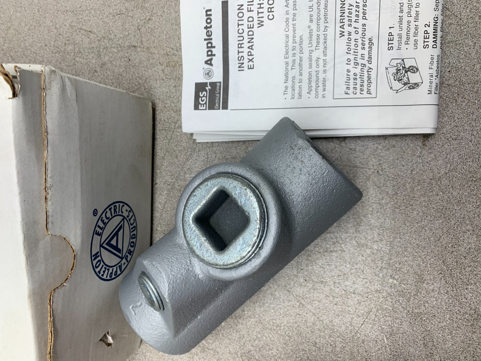 NEW IN BOX EGS APPLETON 1″ MALL IRON SEALING FITTING CONDUIT EYSEF100