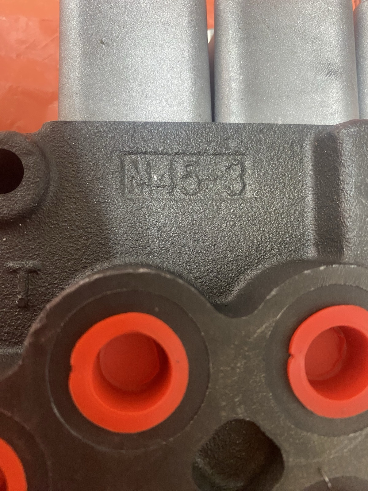 China Chinese Walk Behind Skidsteer Triple Valve