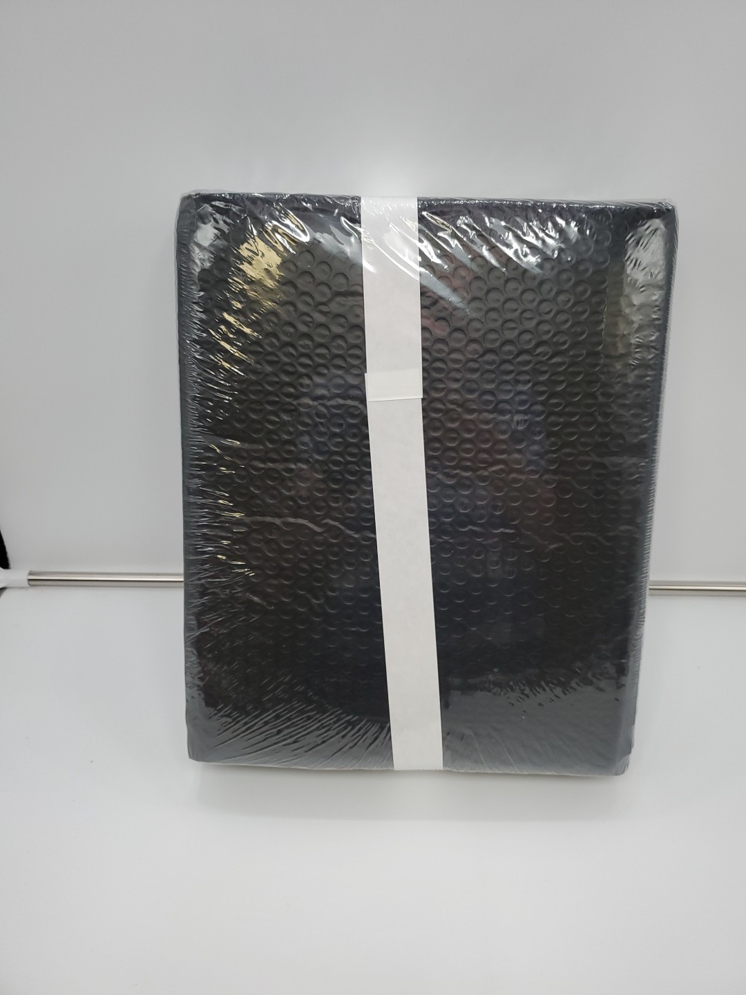 Poly Bubble Mailers Padded Envelopes 10″ x 14″ LOT of 25 Black Self Adhesive