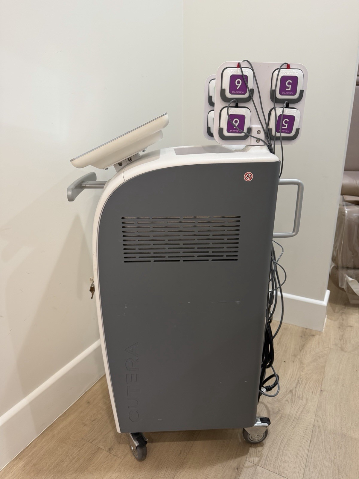 CUTERA truSculpt flex Cart-Mounted Muscle Stimulator for Body Contouring
