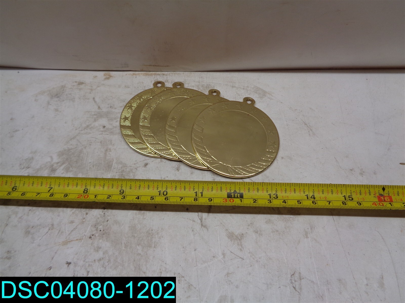 QTY=4: PLAIN GOLD METAL’S WITH STARS AND STRIPES ON THE SIDE’S