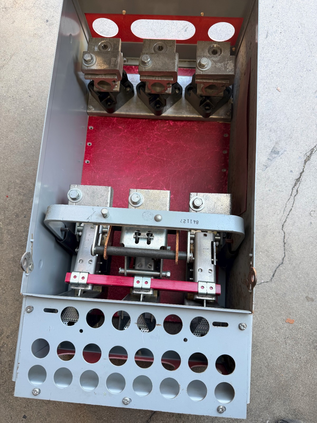 SYLVANIA QSF QSF4053 400 AMP 600V FUSIBLE PANELBOARD SWITCH – W/ FUSES.