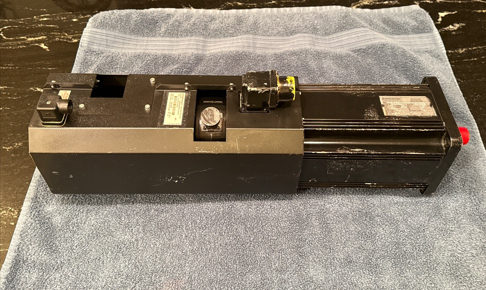 Indramat MAC090C-2-KD-4-C/110-A-1/DI520LV/S001 Servo Motor W/ Fan LEM-AB090X241
