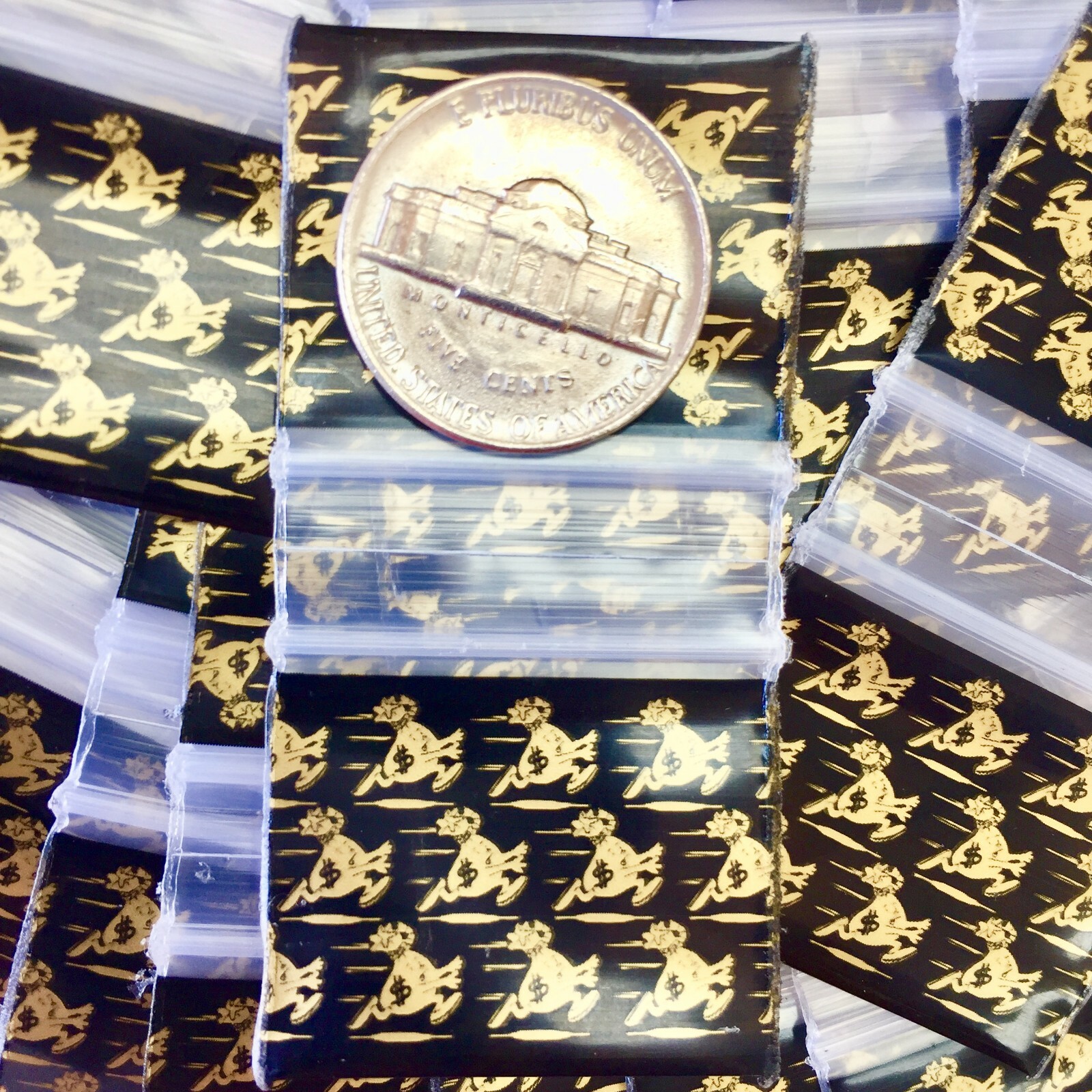 BaggiesSince1987 – 12510-S DESIGN ZIP BAGS 300PCS BUNNY ON SILVER, READ DETAILS