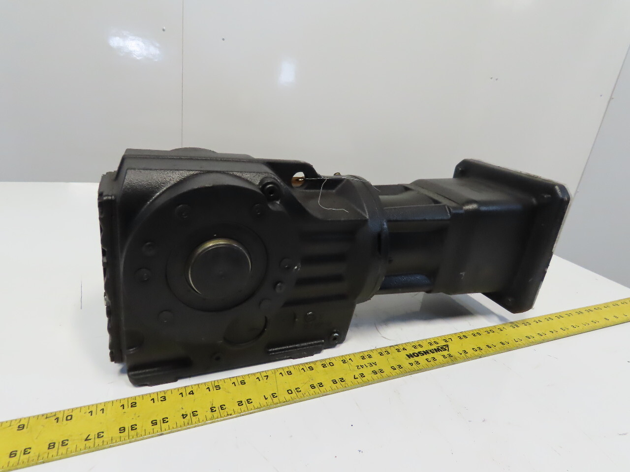 Sew Eurodrive 8.71:1 Ratio 3000RPM MAX 344RPM Thru Shaft Output Gearbox
