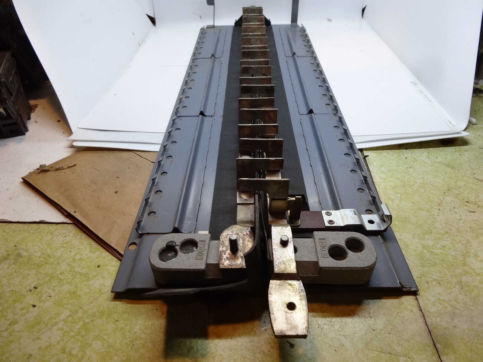 WADSWORTH Breaker Panel 200 Amp 240V 40 Space Interior Bus Bar Guts W/ Mount