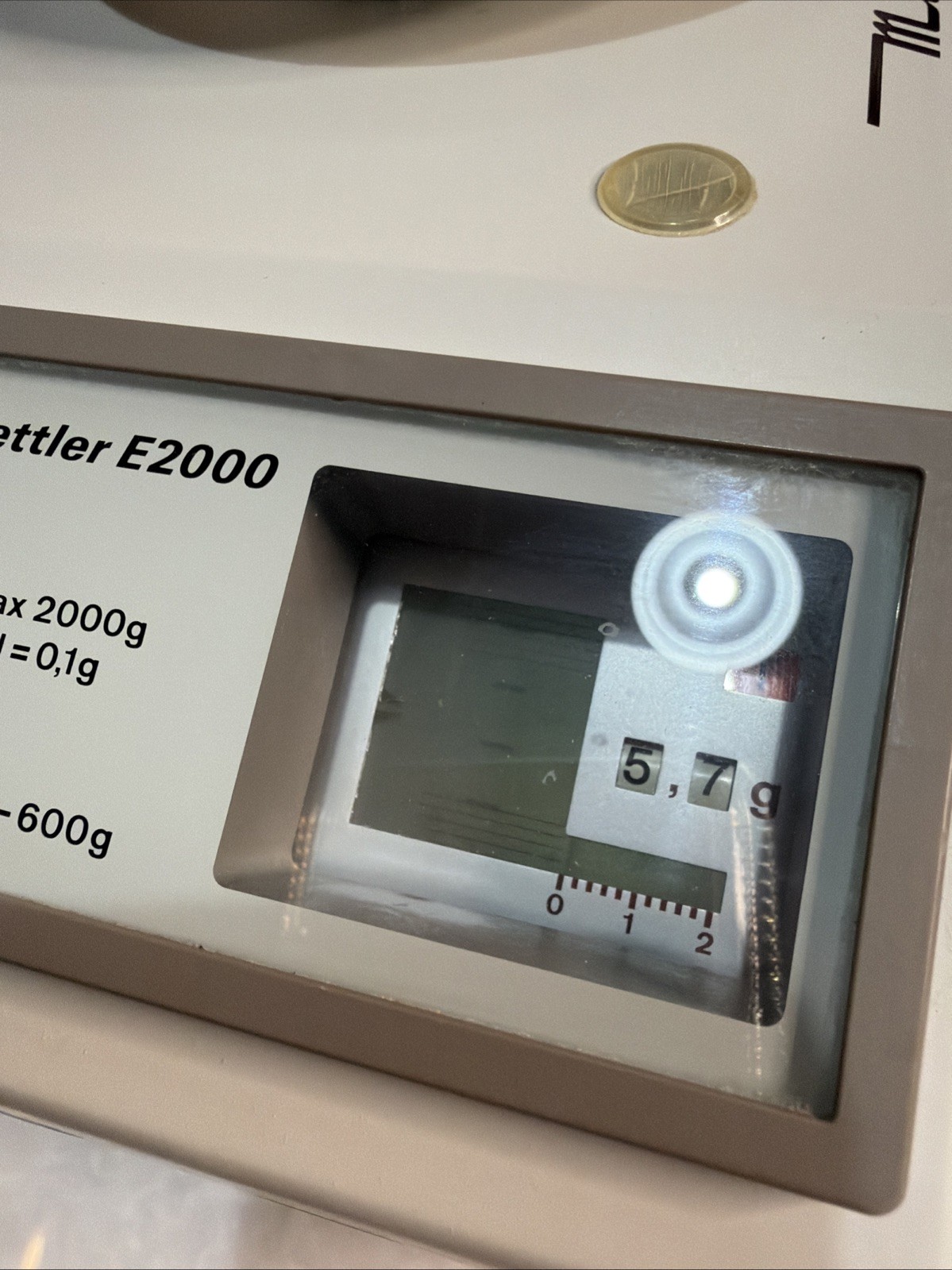 Mettler E2000 2kg Capacity Gram Scale w/ 5″ Table – 120V – E 2000 – Tested GOOD!
