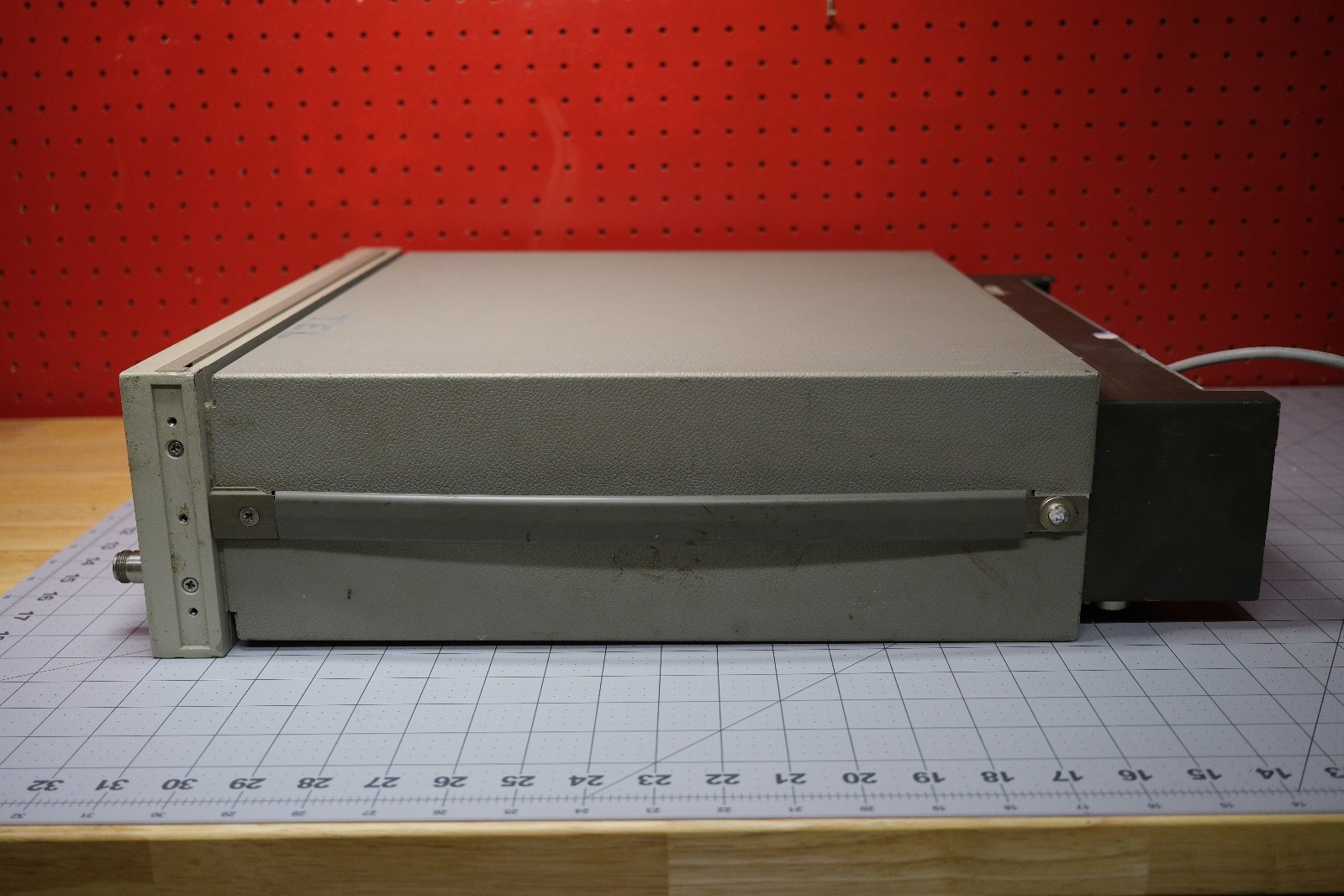 Hewlett Packard HP Agilent 8656B 0.1-990 MHz Signal Generator