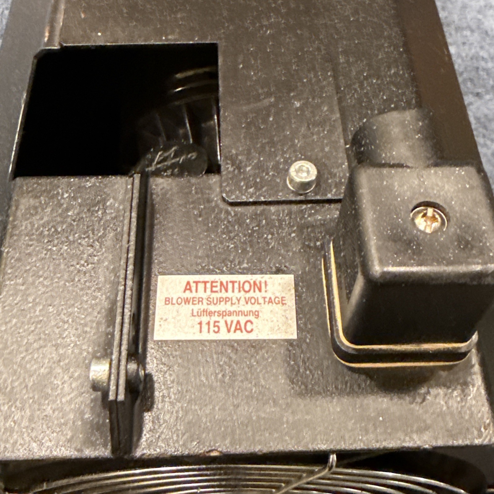 Indramat MAC090C-2-KD-4-C/110-A-1/DI520LV/S001 Servo Motor W/ Fan LEM-AB090X241