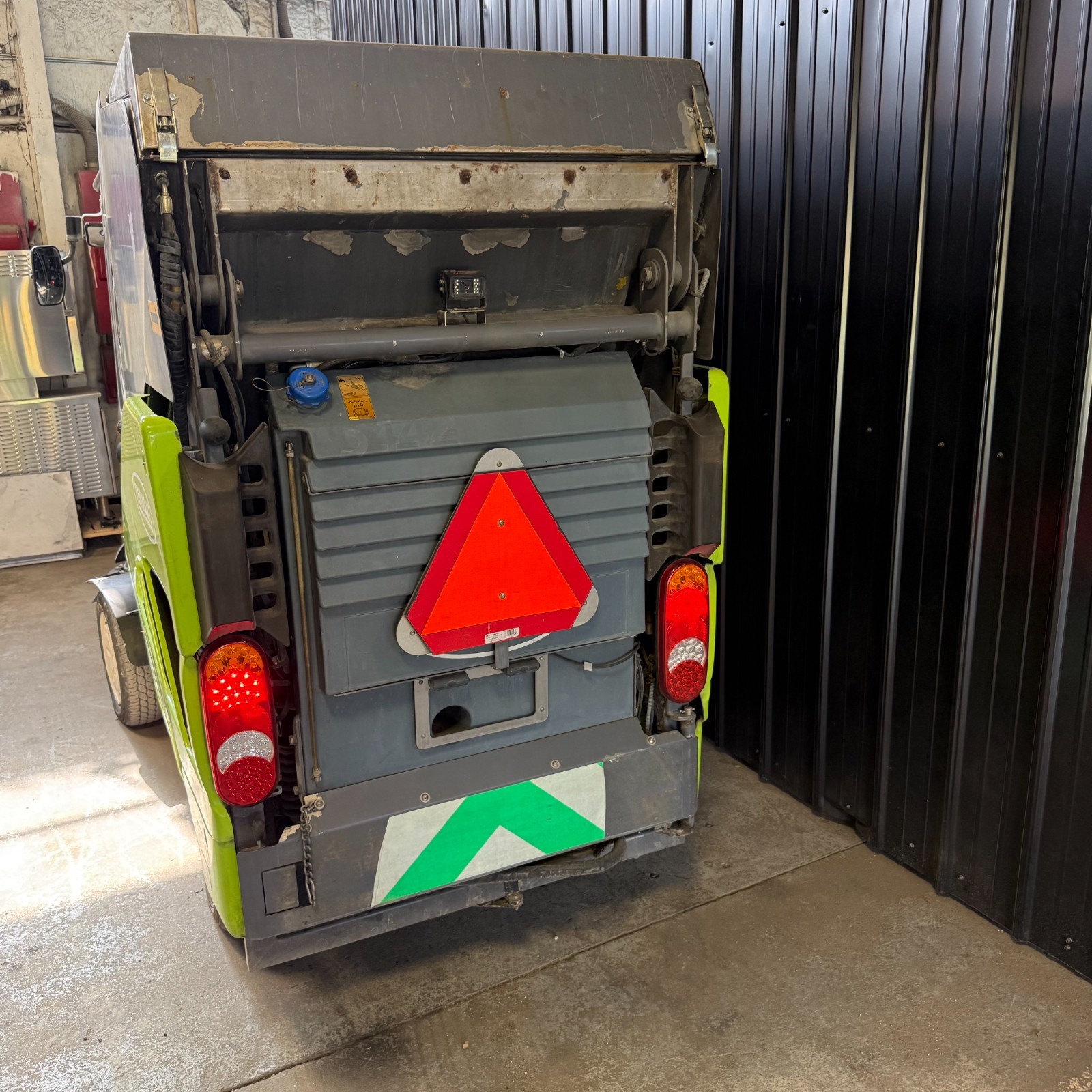 Tennant Green Machines 636 TP90 Diesel Street Sweeper 3321 Hrs Kubota 4WD Cab