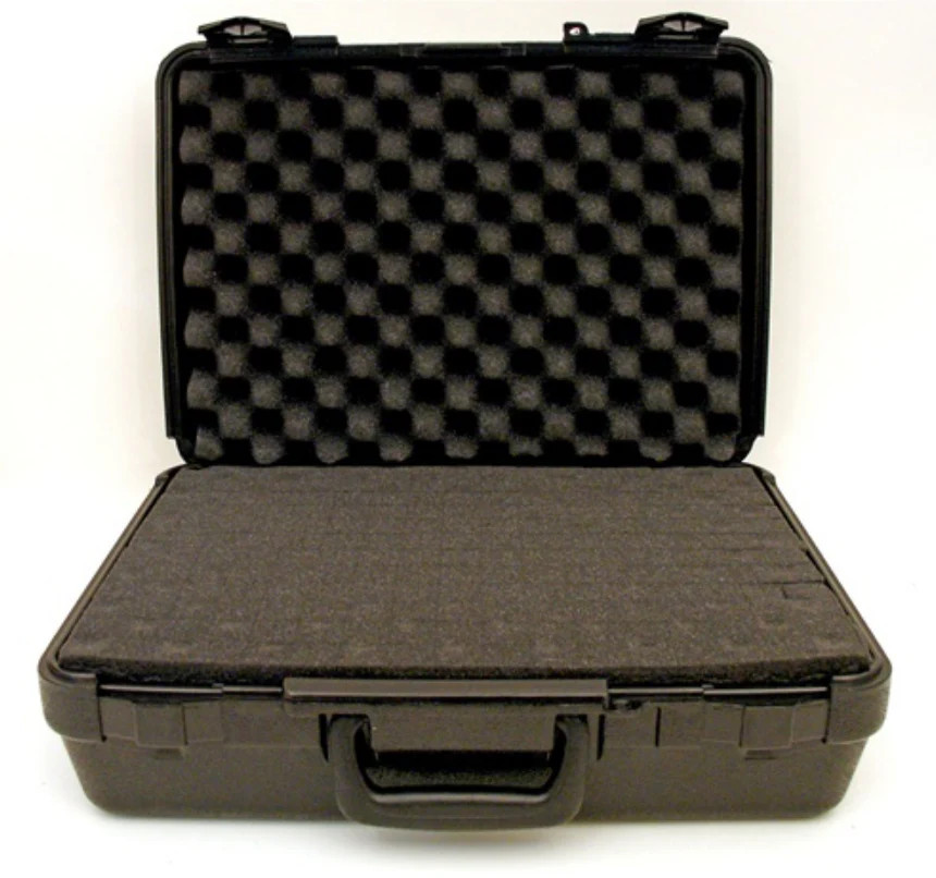 612 – PLATT LUGGAGE – BLOW MOLDED CASE – Exterior Dimensions (L x W x D): 18″ x