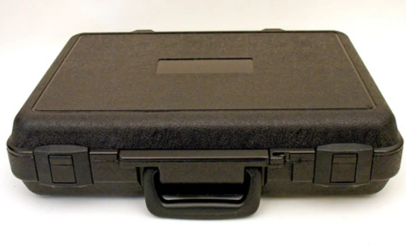 610 – PLATT LUGGAGE – BLOW MOLDED CASE – Exterior Dimensions (L x W x D):18″ x 1