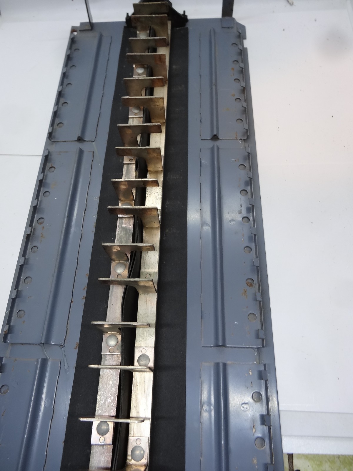 WADSWORTH Breaker Panel 200 Amp 240V 40 Space Interior Bus Bar Guts W/ Mount