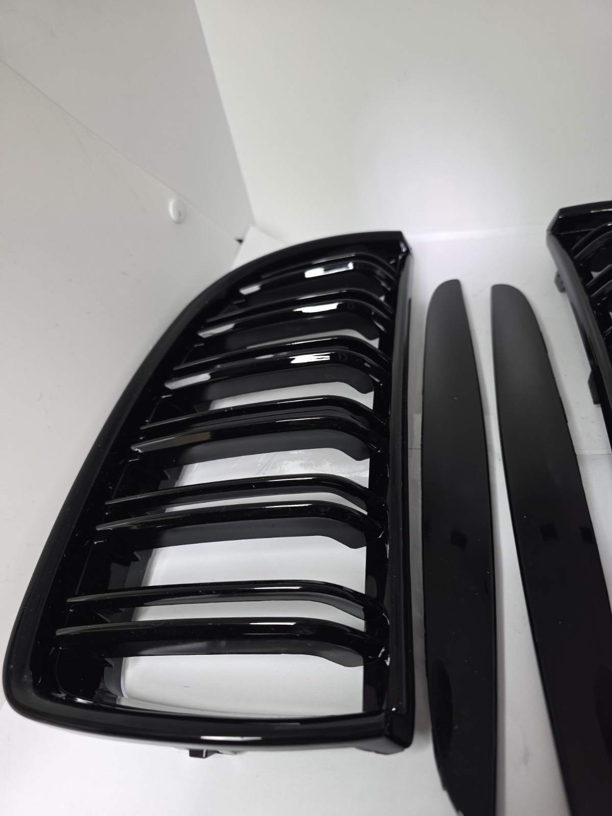 Gloss Black Front Bumper Kidney Grille Grill For BMW E90 E91 325i 335i 2005-2008