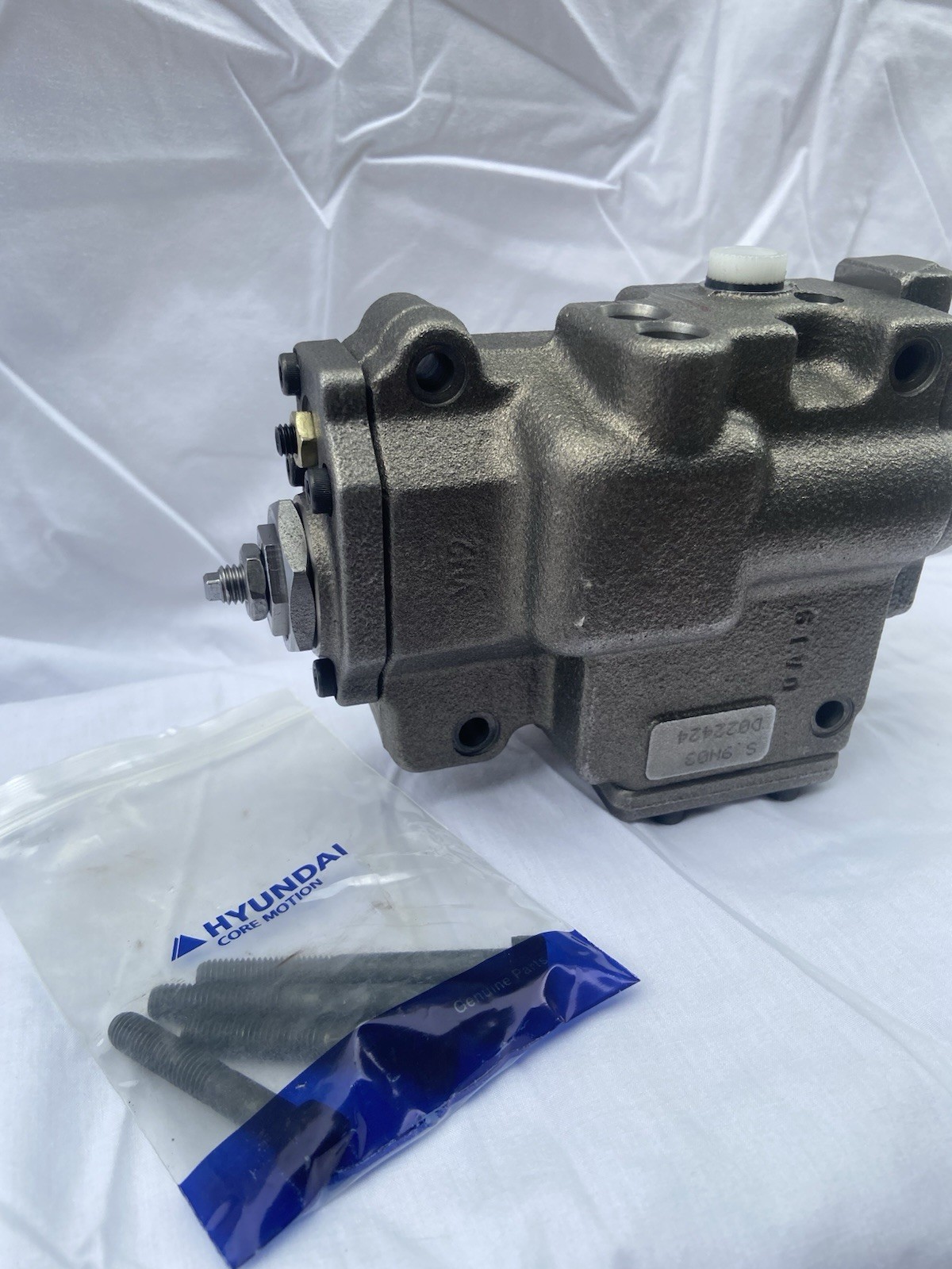 Kawasaki K3V180DTP Hydraulic Pump Regulator with Hardware New