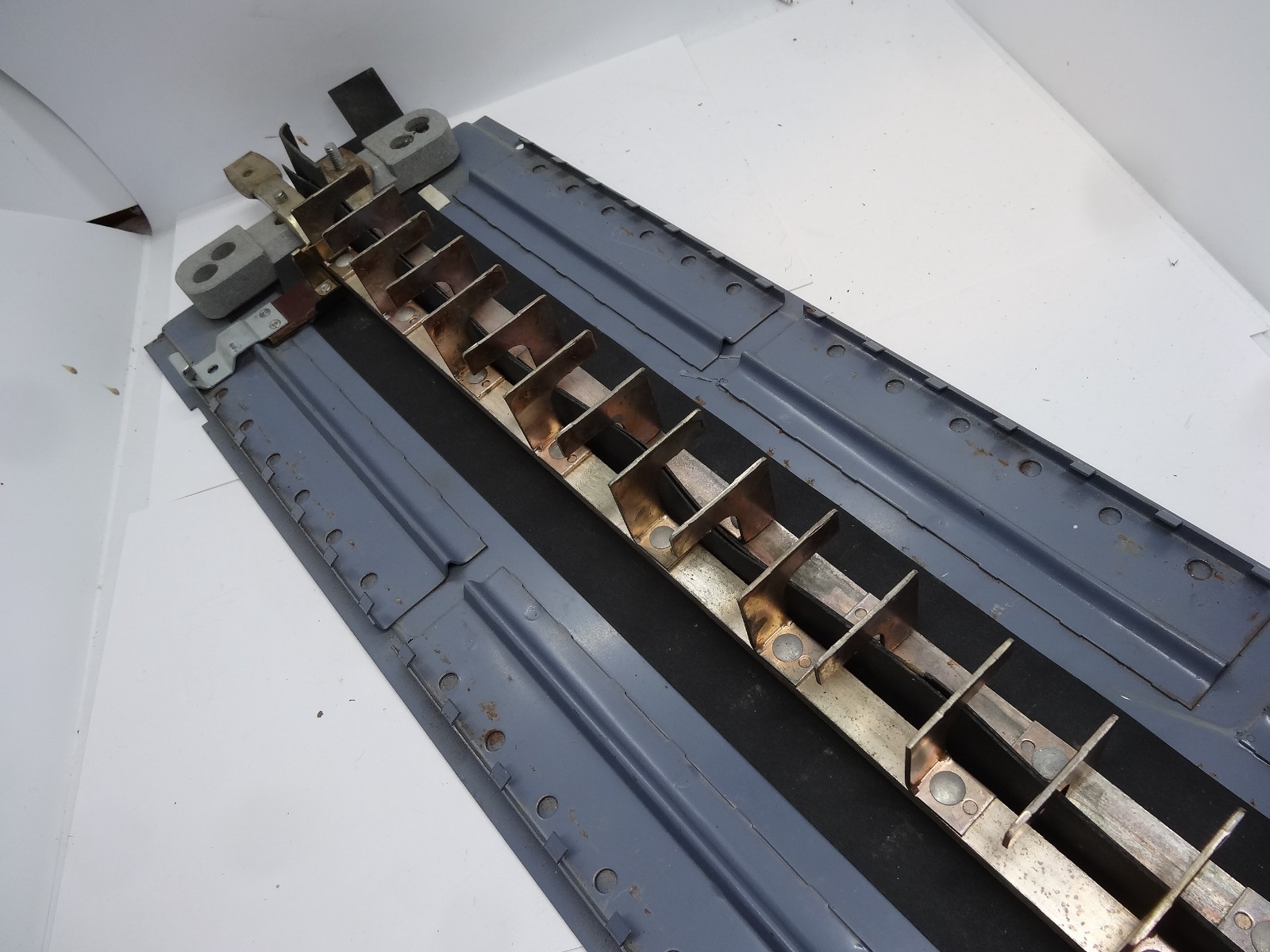 WADSWORTH Breaker Panel 200 Amp 240V 40 Space Interior Bus Bar Guts W/ Mount