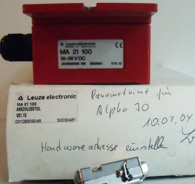 Leuze MA 21 100 MA21100 50030481 V01.13 connection part-unused/original packaging-