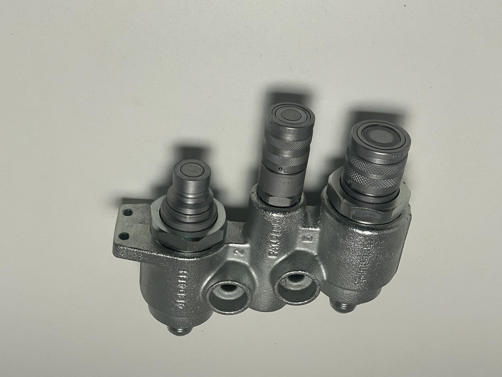 Hydraulic flat face Manifold