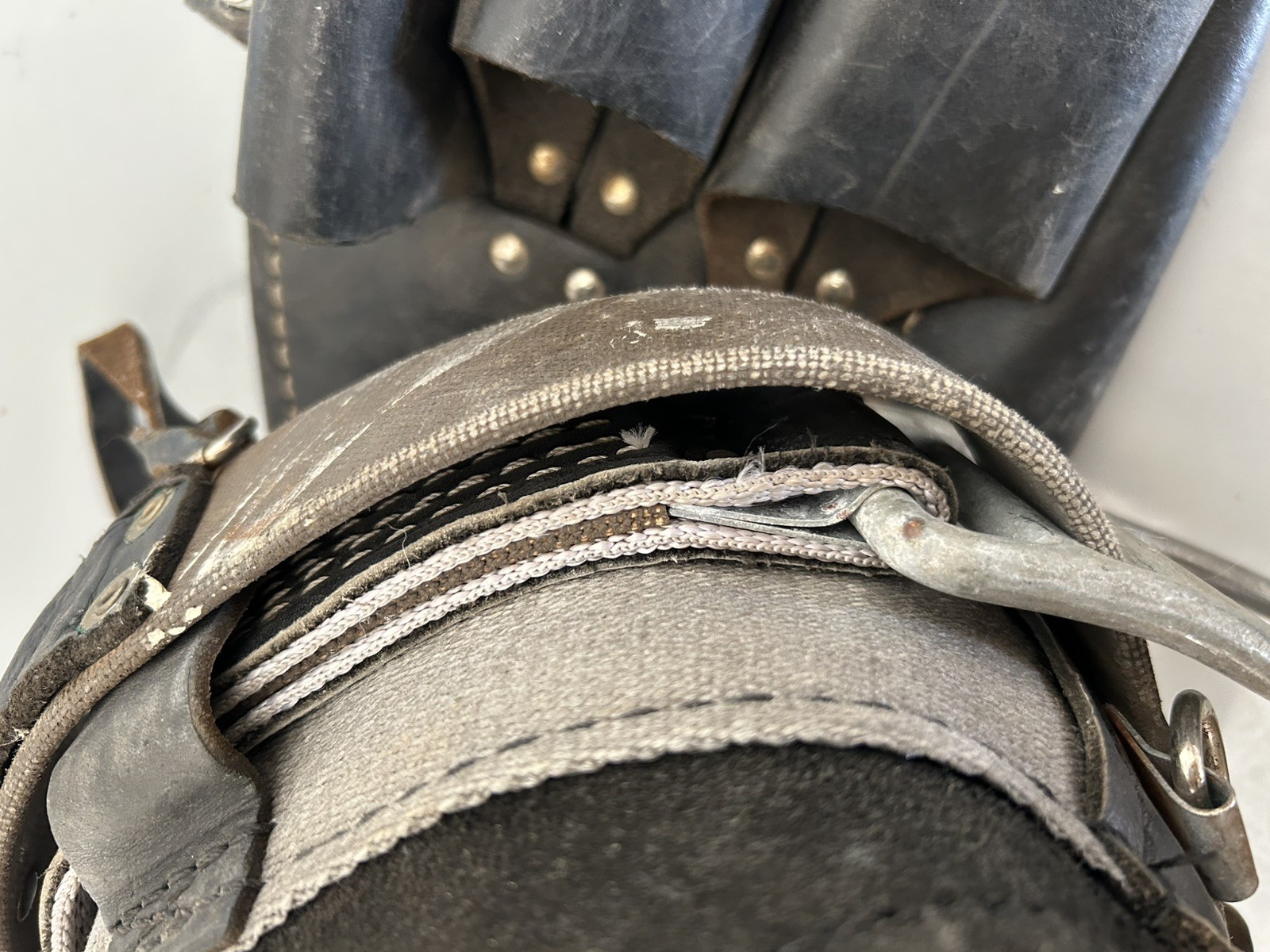Buckingham Lightweight Lineman Belt 1993F & Tool pouch Size 21 | 5/2007