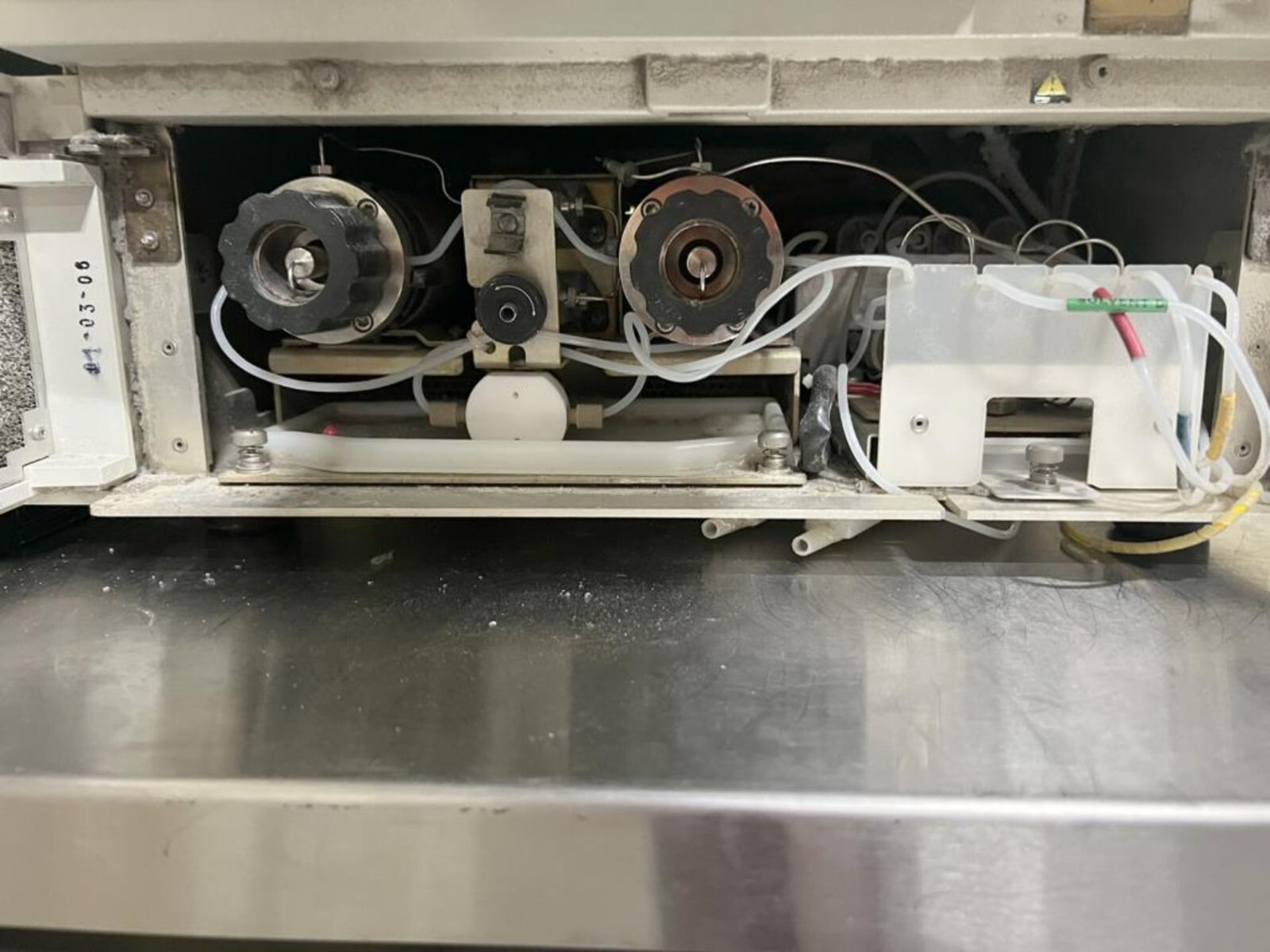 Waters 2695 HPLC includes Waters 2475 Fluorescence Detector with Server