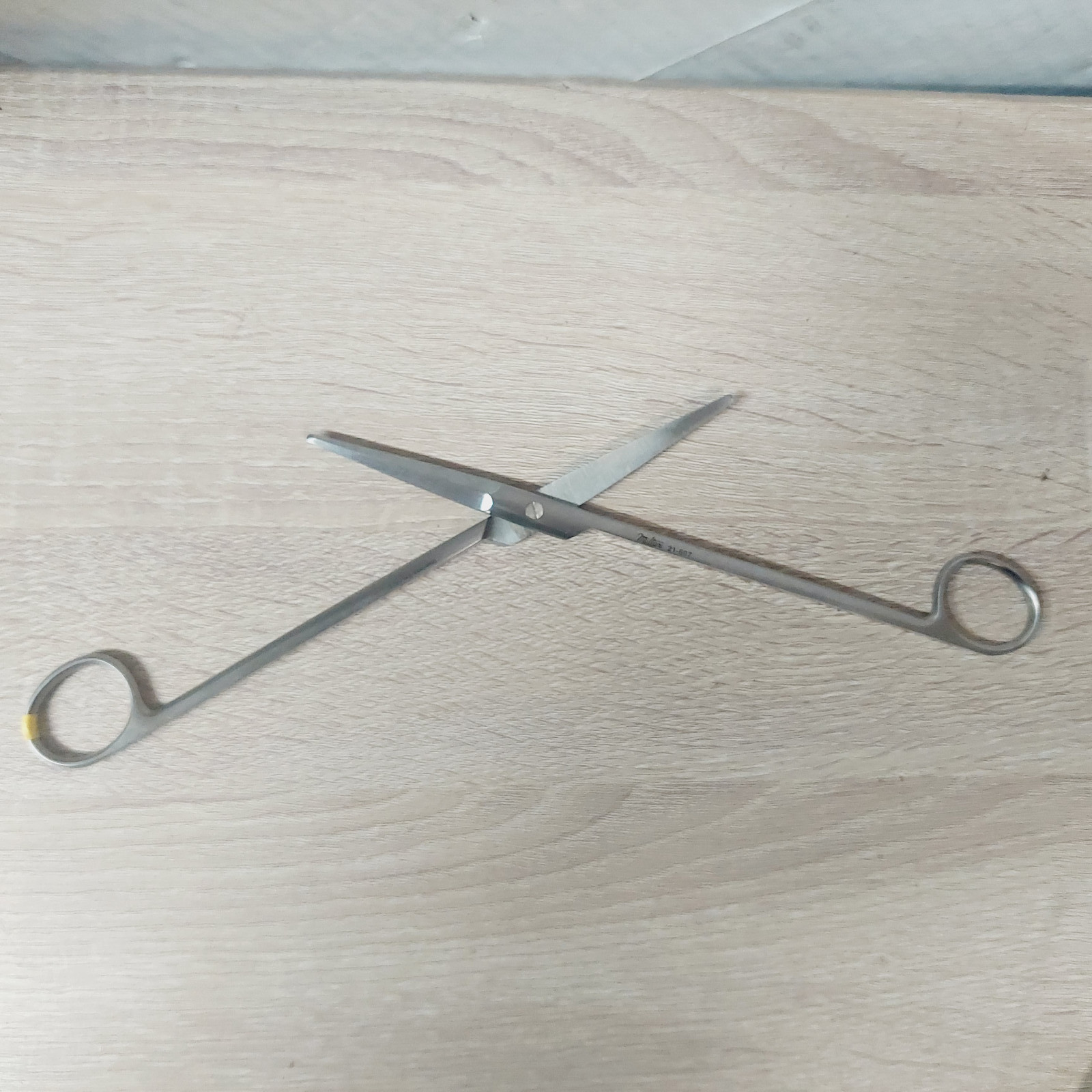 Miltex of Germany Gorney Face Lift Scissors 7-3/4″ (197mm) Straigh 21-607 – Used