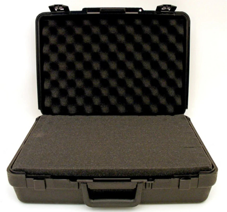 609 – PLATT LUGGAGE – BLOW MOLDED CASE – Exterior Dimensions (L x W x D): 17″ x