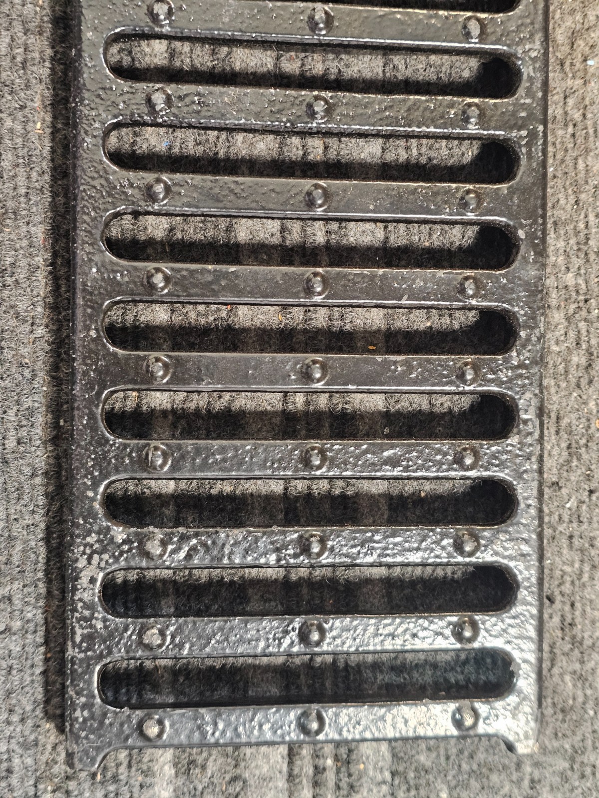 ZURN P6-DGC 5 3/8 in Width 19.5″ Length, Ductile Iron Grate Rectangular Slotted