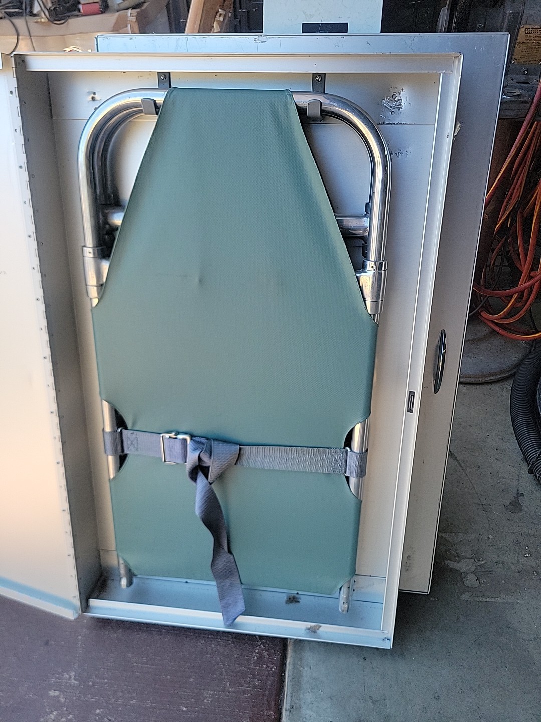 FERNO WASHINGTON INC 2-WHEEL FOLDING STRETCHER Local PU Welcome W/ Alum Cabinet