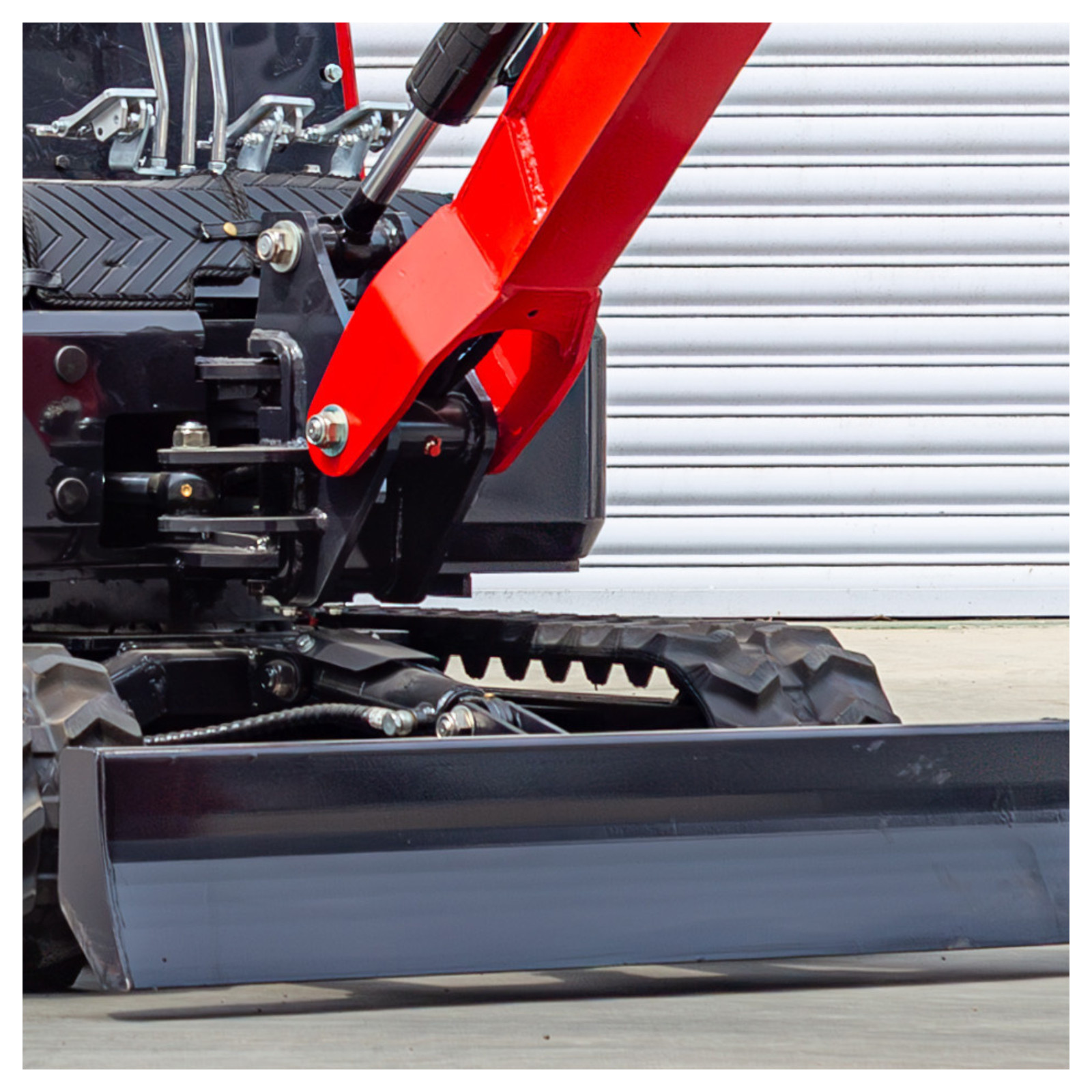 TYRANT 17 Mini Excavator Kubota D902 Engine Side Swing with 12 attachments