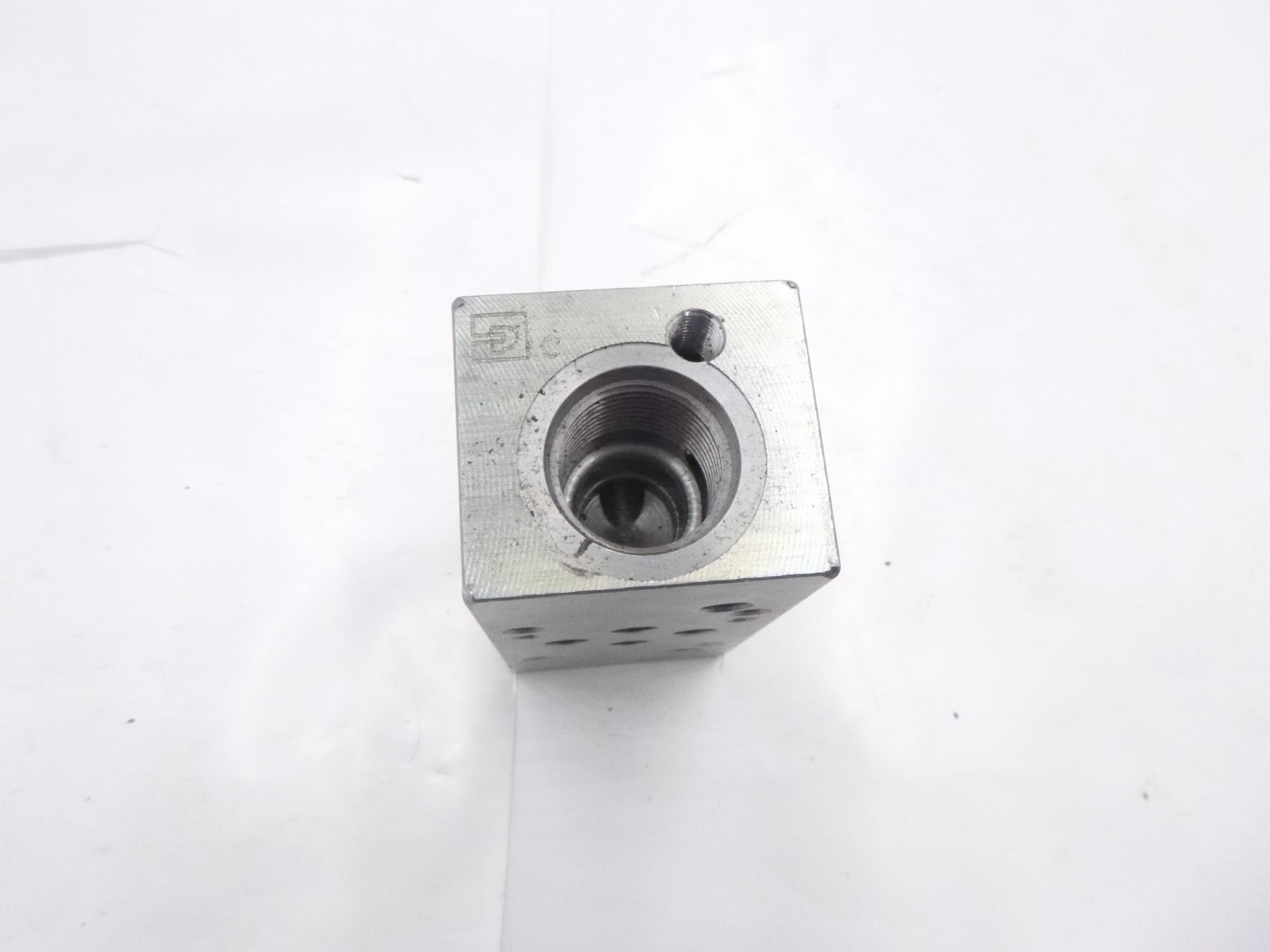 Parker Hannifin 1830032 Hydraulic Steel Valve Manifold 3-3/4″ x 1-3/4″