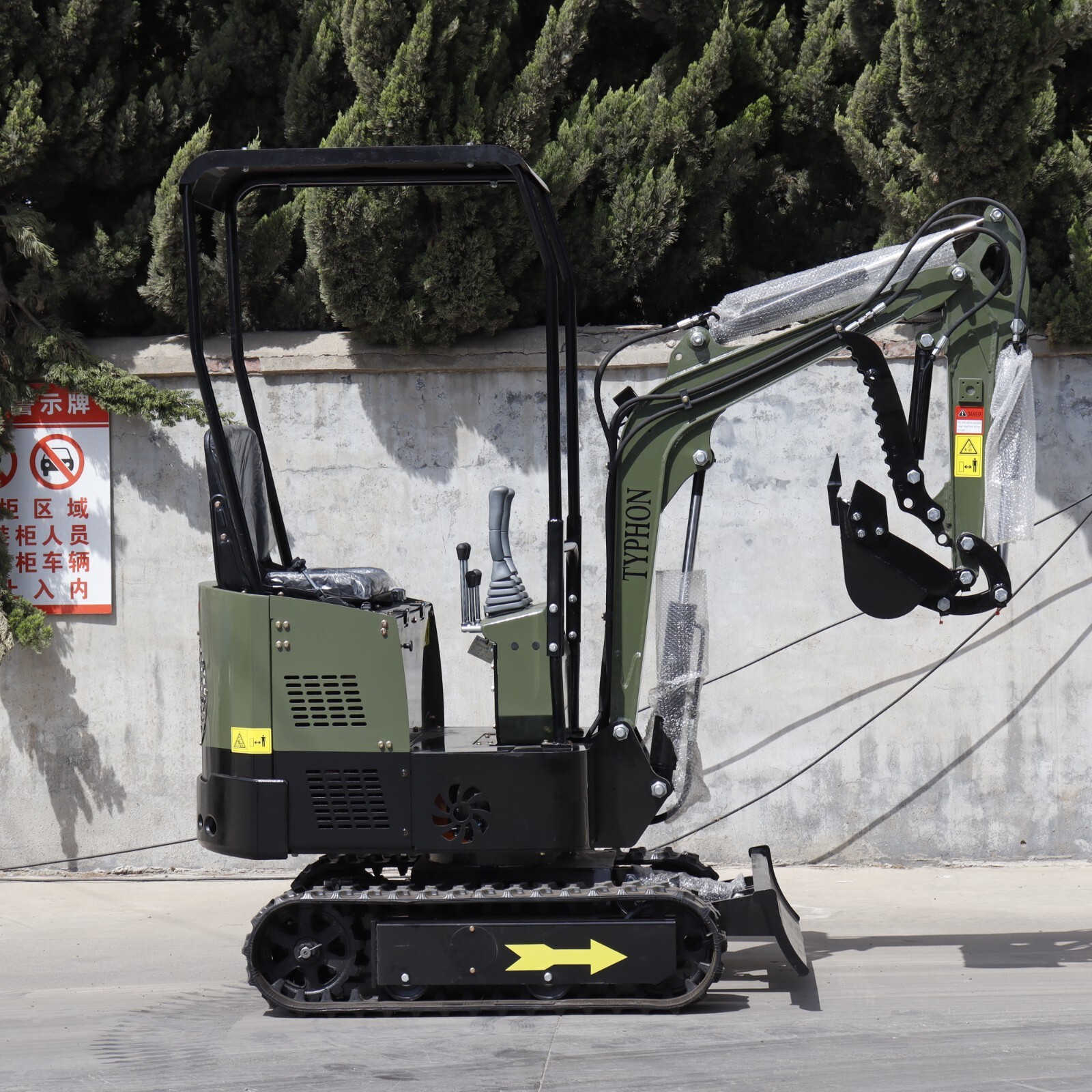 Free Ship Mini Excavator 1 Ton Digger 13.5hp Gas Tracked Crawler B&S EPA Engine