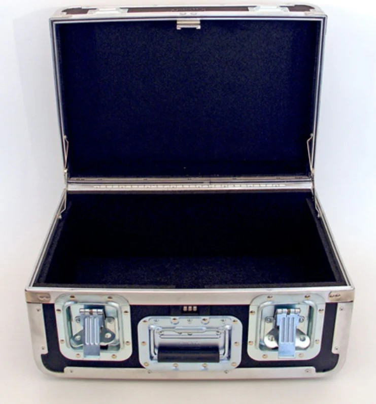 1013L – PLATT LUGGAGE – GUARDSMAN ATA 300 SHIPPING CASE – Interior Dimensions (L