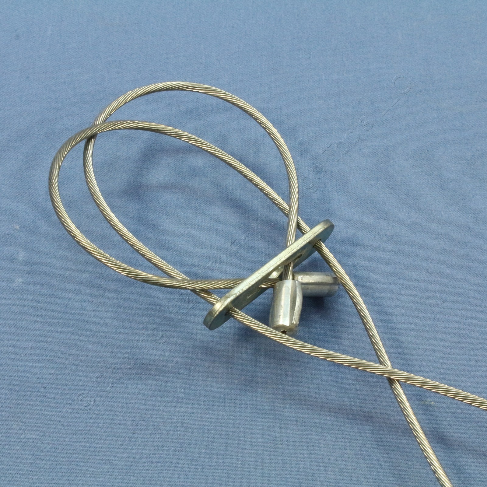 Daniel Woodhead Support Cable Grip Locking Bale .50-.61″ Closed Mesh 35090