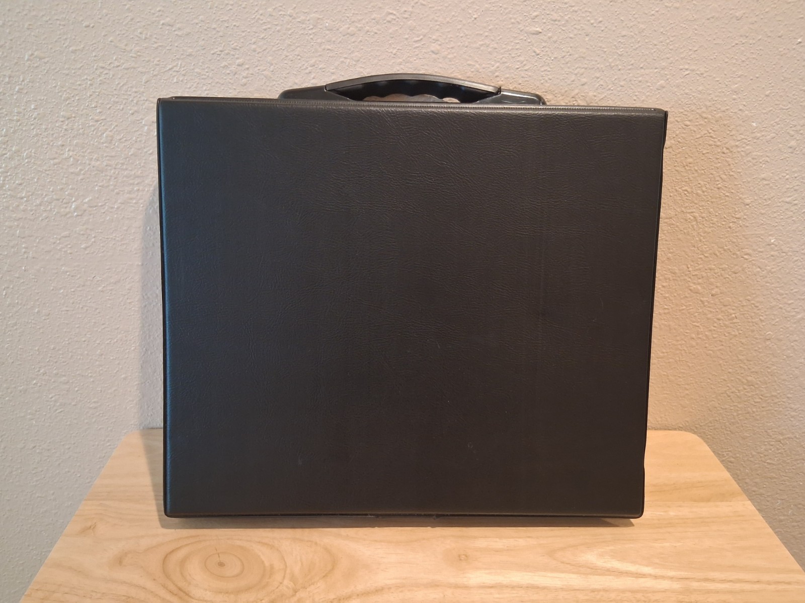 Prestige Easel Binder – 8.50″ X 11″ X 2″ – Landscape Presentation, Model EB1401