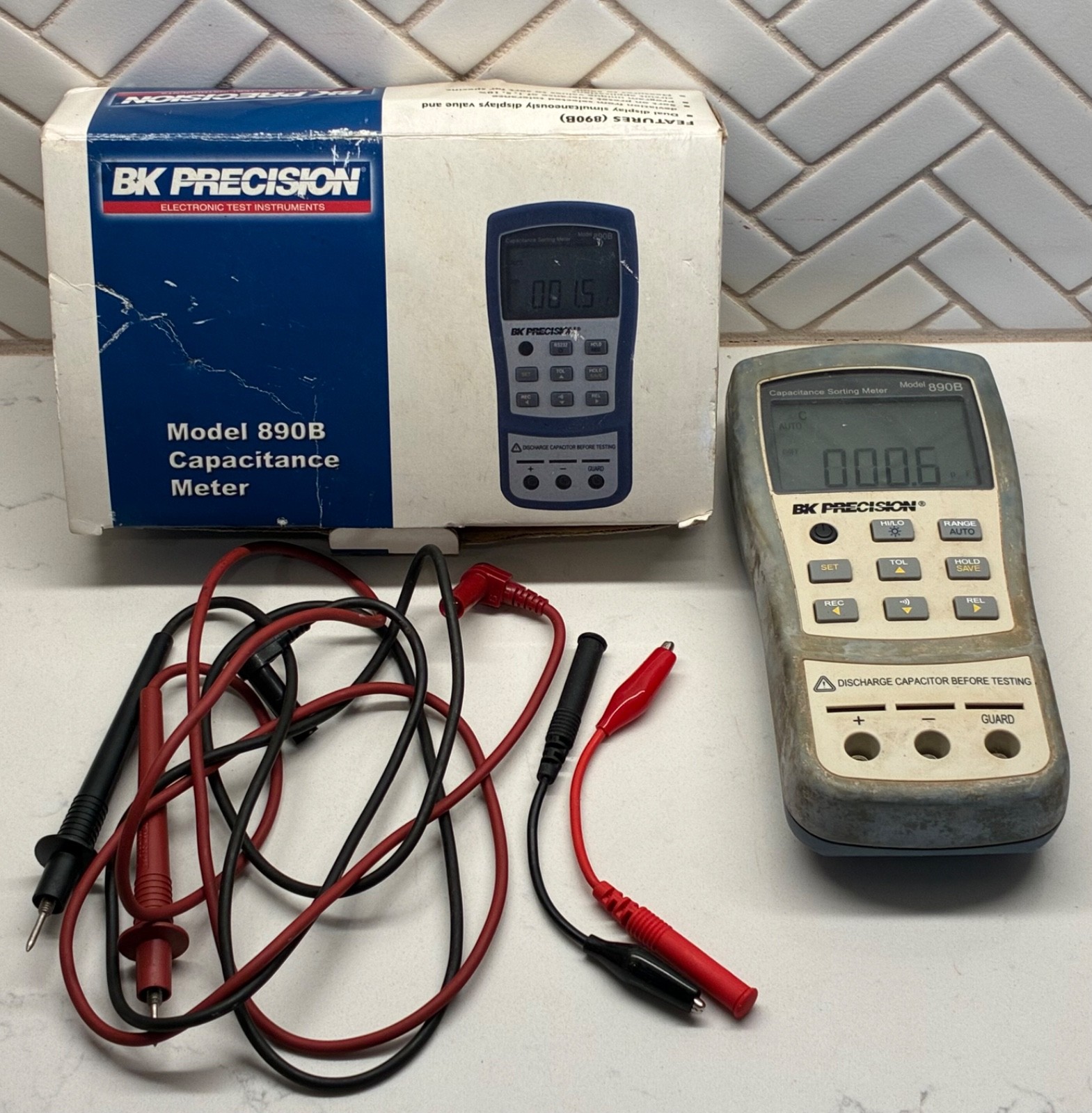 B&K Precision 890B Handheld Capacitance Meter Measures Up To 50mF W/ Test Leads