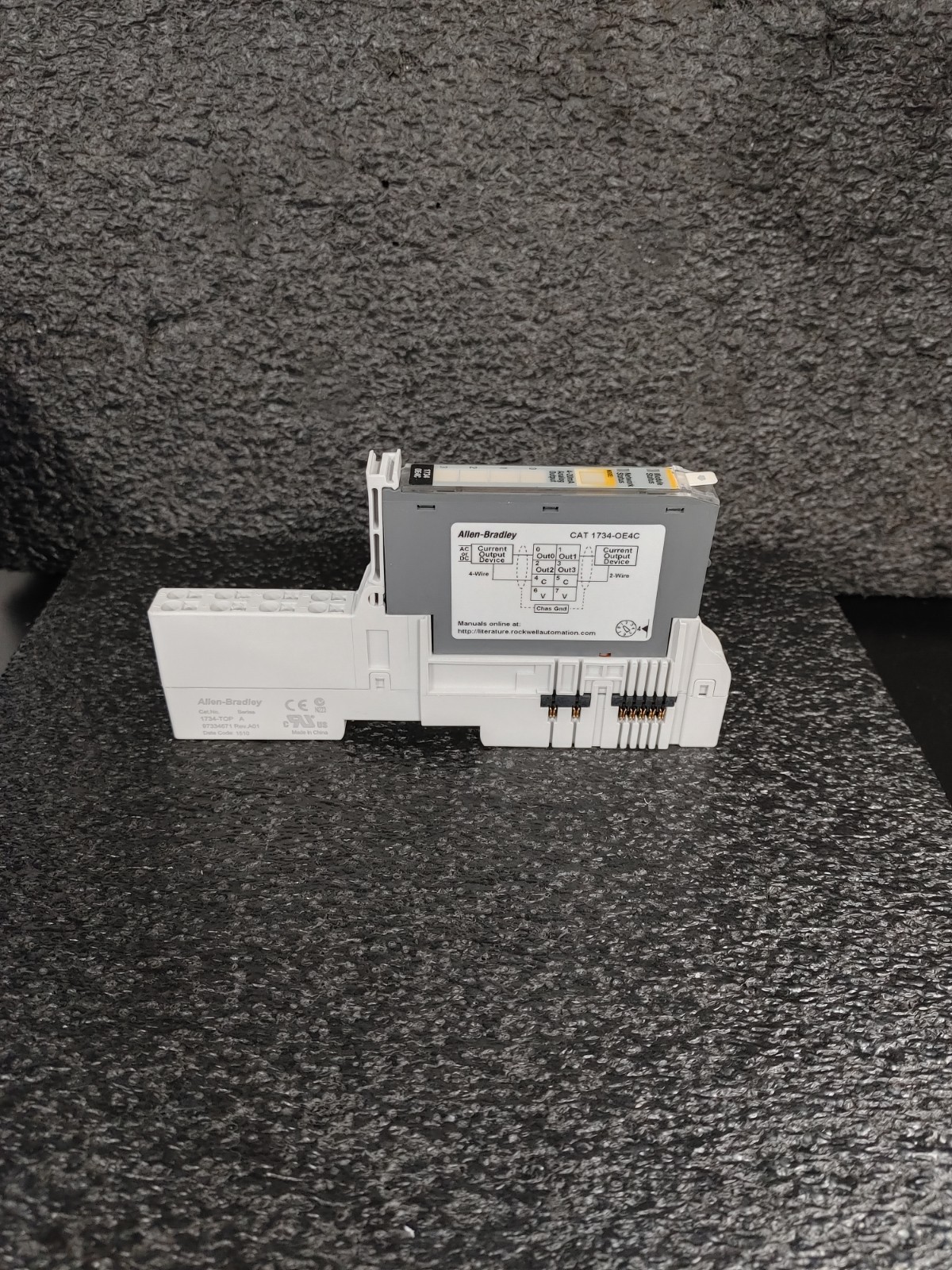 ALLEN BRADLEY 1734-OE4C POINT I/O 4 Point Analog Output Module w Terminal Base