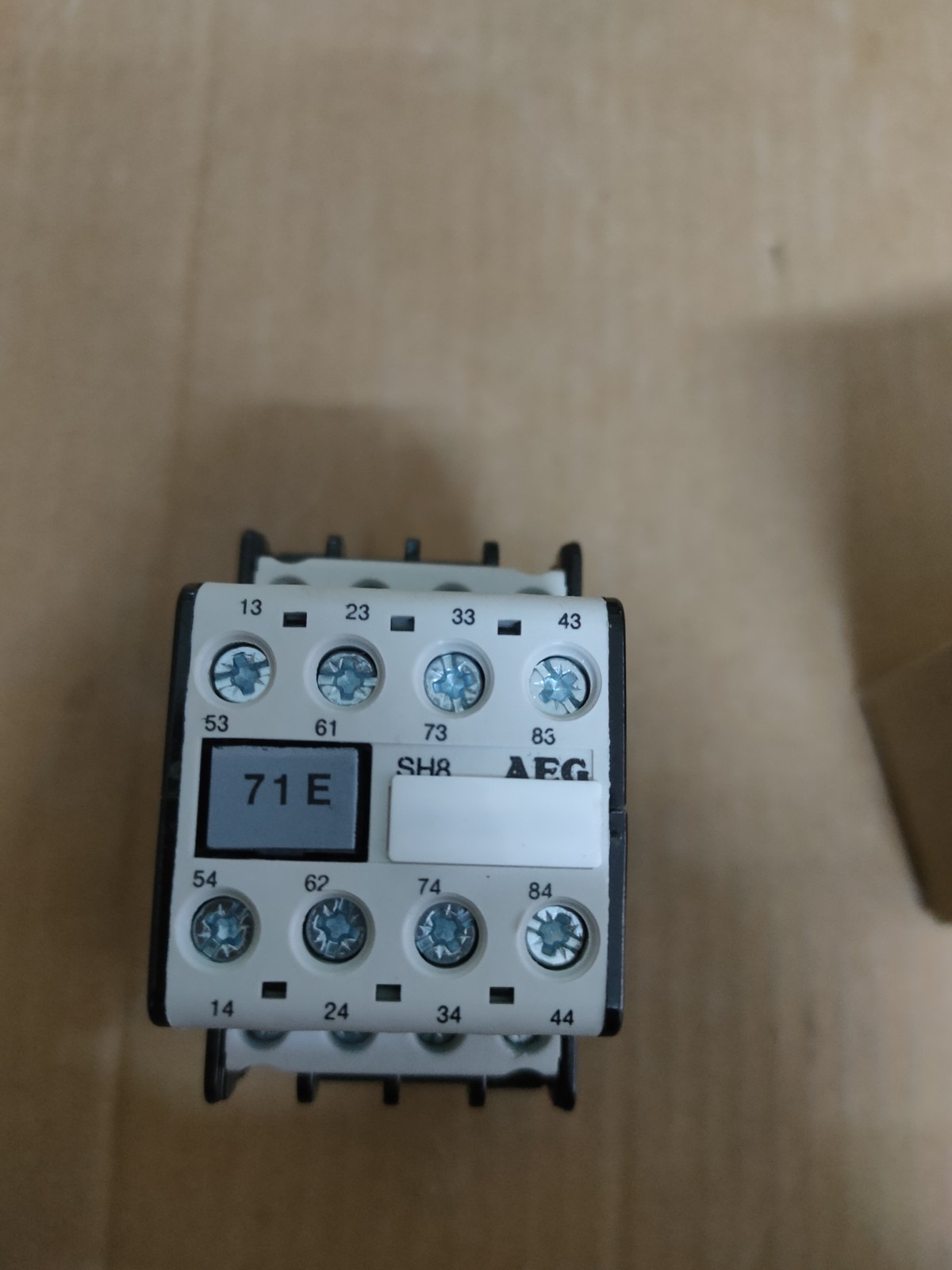 910-302-612 SH8.71E AEG Shutz Contactor, Coil 230Vac FREE DHL EXPRESS SHIPPING